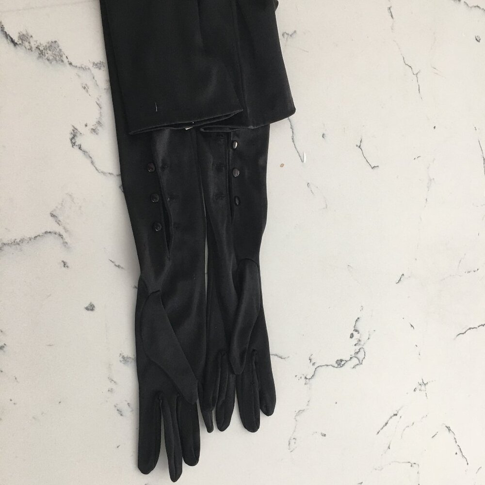 Opera length gloves